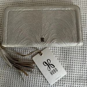 New Hobo International Large Zip Around Silver Wallet Leather Tassel MSRP $158 - Picture 1 of 10