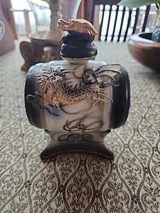 Barril/decantador japonés Dragonware Moriage Sake de colección pintado a mano #40 - Imagen 1 de 9