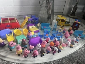 Peppa Pig Konvolut 80+ Teile Figuren Eisenbahn Wagen Gehäuse Möbel - Bild 1 von 7