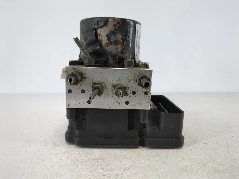 Módulo de control de bomba ABS Toyota Tundra 2014-2015 HL7IX Foto 1 de 4