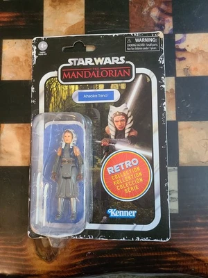 Figura Star Wars The Mandalorian Kenner Colección Retro 4" Ahsoko Tano NUEVO Foto 1 de 4