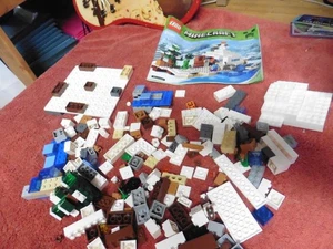 LEGO Minecraft 2015 21120 the Snow Hideout 327 Piece Building Set - Picture 1 of 5