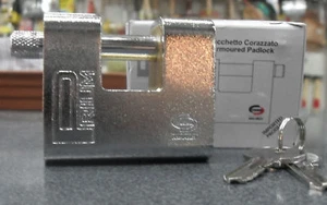 LUCCHETTO CORAZZATO DI SICUREZZA PER SERRANDA CANCELLO CORBIN mm81 PORTA - Foto 1 di 1