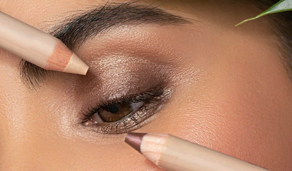 Artdeco Green Couture Smooth Eyeshadow Stick - Lidschattenstift vers.Farben, 3g - Bild 1 von 1