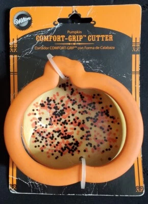 Cortador de galletas Wilton PUMPKIN Comfort Grip acero inoxidable 4" x 1-1/2" # 2310-595 Foto 1 de 3