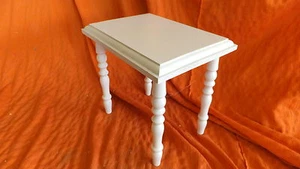 MESITA de madera, lacada en blanco, 37 cms. de largo - Imagen 1 de 1