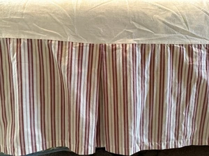 Pottery Barn rot weiß hellbraun Inlett Streifen Queen Size Bettrock Baumwolle HV Shams - Bild 1 von 11