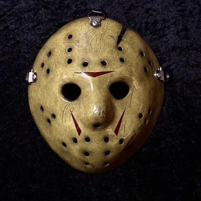 Хоккейная маска Ultimate Friday The 13th часть 8 «Джейсон берет Манхэттен» - Изображение 1 из 4