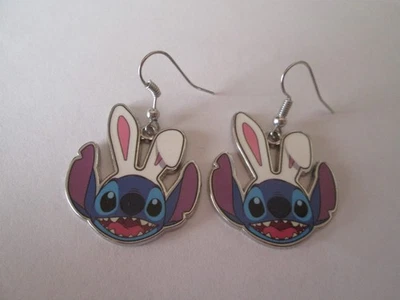 Pendientes colgantes Disney Stitch con orejas de conejo de Pascua esmalte de alambre francés 1" Foto 1 de 3