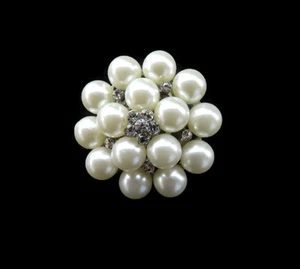Vintage Inspired Womens Pearl Cluster Crystal Flower Brooch Small Wedding Party - Bild 1 von 3