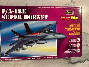 Revell 1:100 F/A-18E Super Hornet Kit - Picture 1 of 2