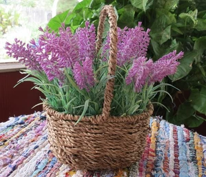 Lavendel Kunstblumen im Korb 18" ca. 4" hoch 7" breit - Bild 1 von 6