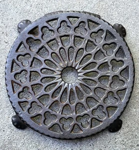 Griswold Trivet early Lace CAST IRON rare SMALLEST size 5 " 4 foot TOP shape - Picture 1 of 4