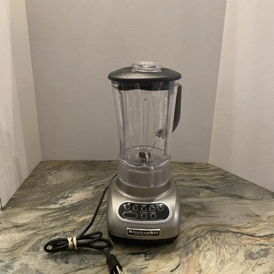 Licuadora KitchenAid KSB560ACS0 56 OZ jarra/frasco de plástico con tapa plateada y negra Foto 1 de 4