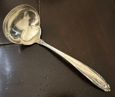 Cucharón de salsa de plata esterlina Prelude by International plata maciza Foto 1 de 4