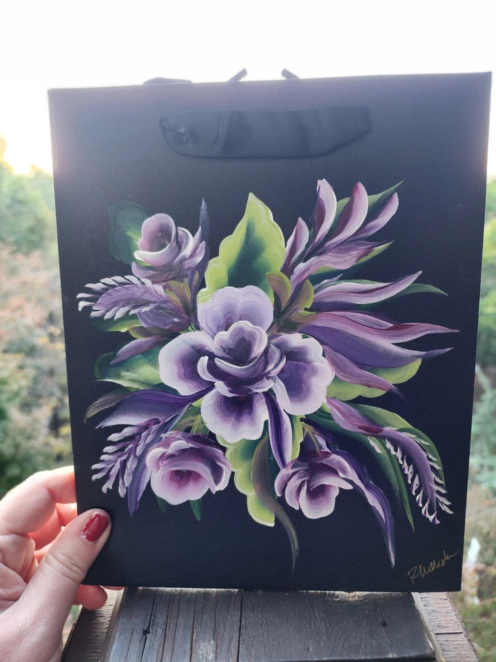 Pintado a mano artístico "¡WOW!" Bolsa de regalo negra premium con asas de cinta de seda  Foto 1 de 1