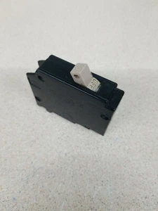 Cutler Hammer CH130, 1 POLE 30 AMP Circuit Breaker,  WARRANTY metal foot - Picture 1 of 4