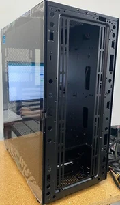 [Missing Front Panel] [Missing fan] Thermaltake H570 TG Mid Tower Chassis - Picture 1 of 7