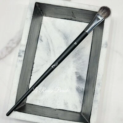 Щетка для теней для век DIOR Backstage 21 средняя - натуральные волосы новая никогда не использовалась тестер - Изображение 1 из 4