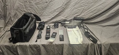 ZENITH VM8000 VHS-C VIDEO CAMCORDER - TESTED WORKS SOMEWHAT VHS Camcorder. - Image 1 of 4