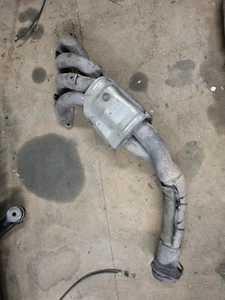 HONDA S2000 EXHAUST MANIFOLD REMOVED FROM Ap1 ap2 - Picture 1 of 4