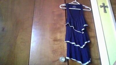 Camiseta sin mangas Mudd talla L 3 niveles con volantes azul marino y blanco con encaje espalda deportiva buen estado Foto 1 de 4