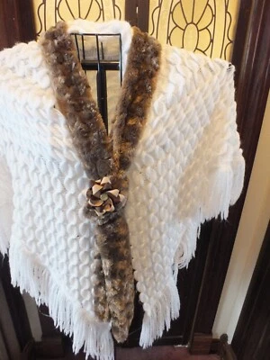 Bufanda de piel reutilizada reciclada hecha a mano clip de flores extraíble marrón claro Foto 1 de 2