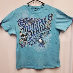 Camiseta De Colección Y2K Para Hombres Southpole Premium MCMXCI Calavera Script Azul Talla M - Imagen 1 de 18