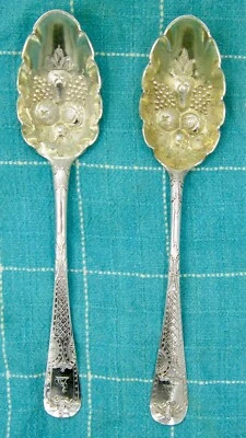 Cucharas de bayas John Lambe de plata esterlina lavado oro (Inglaterra) Foto 1 de 4