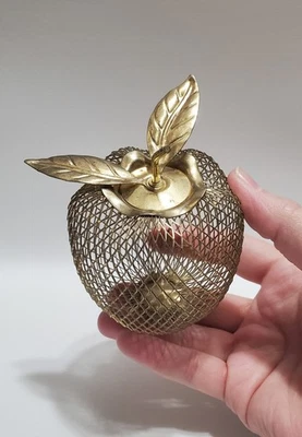 Malla de alambre de metal tono dorado manzana, decoración de frutas, otoño, otoño Foto 1 de 4