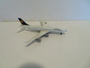 VINTAGE LUFTHANSA AIRBUS INDUSTRIES A320-200 4 1/2 INCHES - Picture 1 of 2