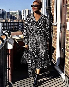 NEW Topshop Giraffe Print Pleated Midi Skirt Size 6 - Picture 1 of 4