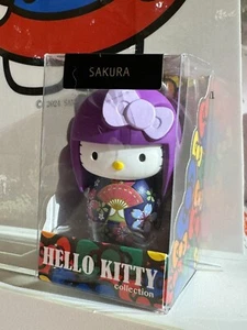 Sanrio Hello Kitty japanische KOKESHI Holzpuppe Sakura Kimono Schlüsselanhänger Kawaii - Bild 1 von 8