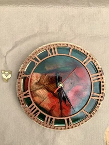 Wall Clock Wood with Broken Heart wooden shape in resin - Picture 1 of 2