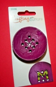 BASTELN mit KNÖPFEN 1 3/4" GROSS LILA 1 KARTE = 1 KNOPF Lot C17 - Bild 1 von 1
