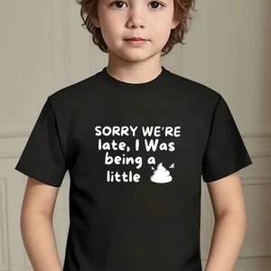 Camiseta Sorry We’re Late I Was Being a Little Sh*t divertida para niños pequeños - Imagen 1 de 19