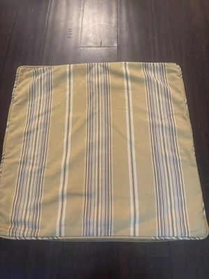 Pottery Barn 条纹白色和棕褐色条纹枕头套 20 英寸 x 20 英寸 — 第 1/4 张图片