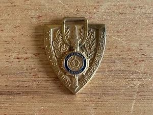 Victorious In War Watch FOB Medal We Serve In Peace American Legion Vintage - Picture 1 of 18