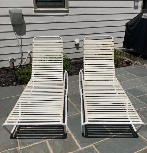 DOS TROPITONE COMM. DE COLECCIÓN (1986) CHAISE LOUNGES CON CORREA DE VINILO DE GRADO, ORIG. PROPIETARIO Foto 1 de 4