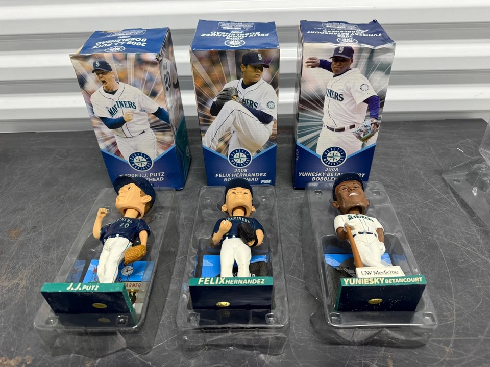 3PCS 2008 Vintage Yuniesky Betancourt & Felix Hernandez and J.J Putz Bobblehead - Image 1 of 4