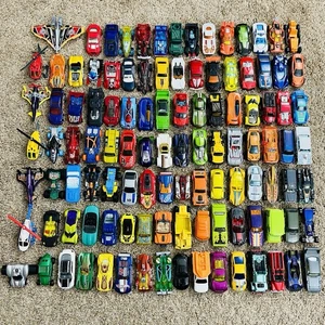 Hot Wheels Matchbox Die-Cast Konvolut über 100 Autos Fahrzeuge LKW Vans - Bild 1 von 24
