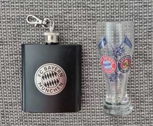 FC BAYERN MÜNCHEN Mini FLACHMANN (ca. 8 cm) und Schnapsglas Paulaner 2 cl SELTEN - Bild 1 von 2