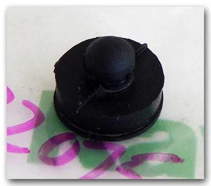 KAWASAKI H2 750 MACH IV GAUGES METER MOUNT RUBBER CUSHION DAMPER 92075-094 OEM - Picture 1 of 1