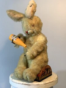 Vintage Alps Japan Battery Operated Carrot Juice Drinking Easter Bunny (21C) - Picture 1 of 10