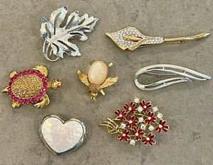 7 Pin Brooch VTG Unique Lot Jewelry Rhinestone Heart Turtle Bee Flowers Assorted - Picture 1 of 12