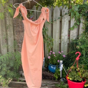 BooHoo Caramels off shoulder, Tie Strap, Midi Dress, Six UK 12, Apricot - Foto 1 di 4