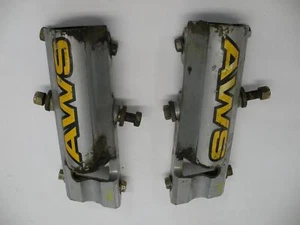 2004 ARCTIC CAT F7 700 RIGHT AND LEFT STEER SPINDLE MOUNT - Imagen 1 de 12