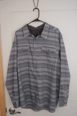 Camisa SWISS TECH Para Hombres 2XL Azul y Gris Rayas Abatibles Rayas Solapa Bolsillos en el Pecho Foto 1 de 4