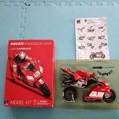 Sospeso Articolo 1/12 Scala Ducati Desmosedici Sete Gibernau New-Ray Pressofuso - Immagine 1 di 4