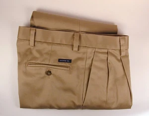 Dockers Signature Men's Pleated Pants Size 31 x 32 Dark Khaki Classic Fit / D3 - Picture 1 of 1